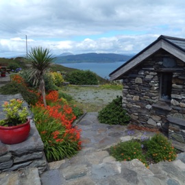 Seitliche Frontansicht Haus